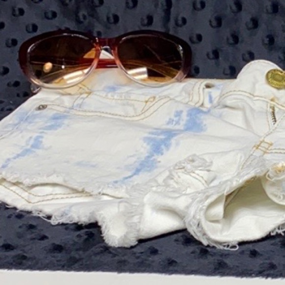 AEO Stone / Acid Washed Denim Shorts - Size 6 - Picture 6 of 13